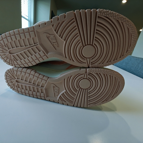 Brand new never worn Arctic orange/ peach dunks. Women's 7. - Picture 4 of 5